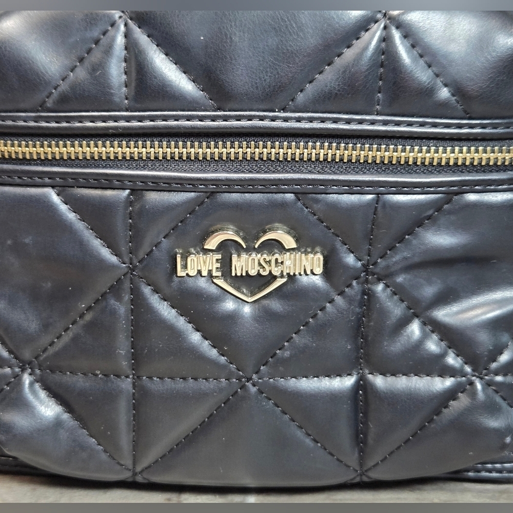 LOVE MOSCHINO QUILTED GOLD CHAIN BACKPACK. - Picture 7 of 10